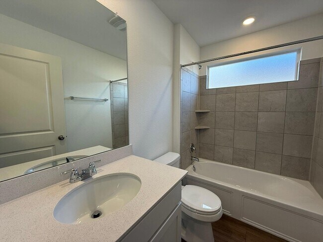 Building Photo - 290 Gresham