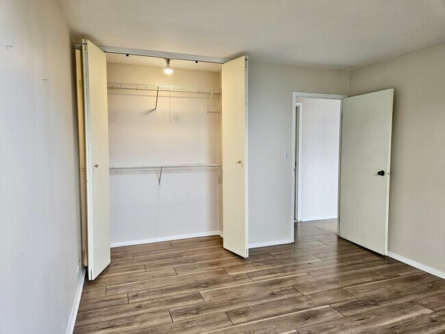 Building Photo - 4300 W Ford City Dr