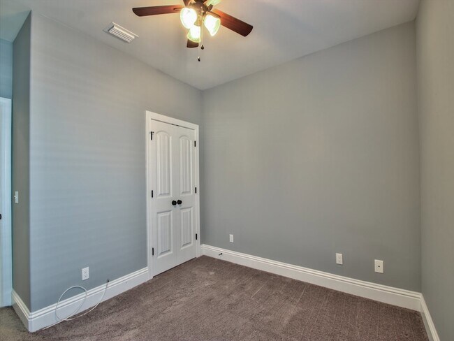 Building Photo - 114 Carousel Cir