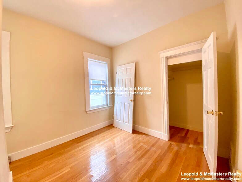 Building Photo - 19 Roseclair St