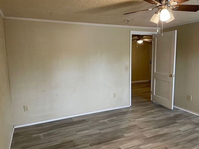 Building Photo - 1364