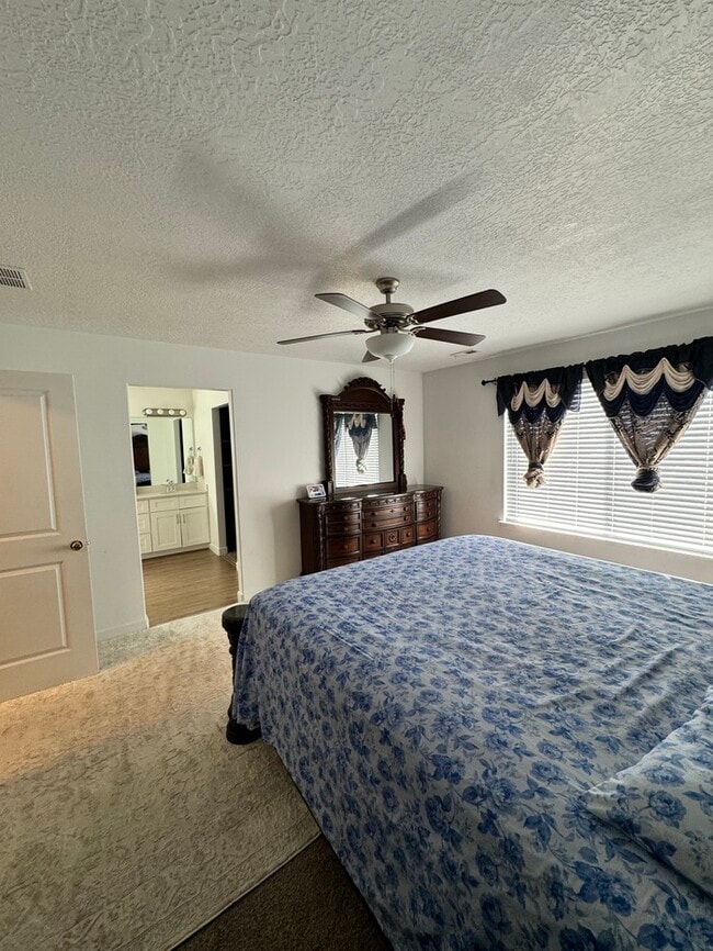 Building Photo - Your Next Home Awaits!