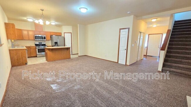 Building Photo - 6710 Takota Pl NE