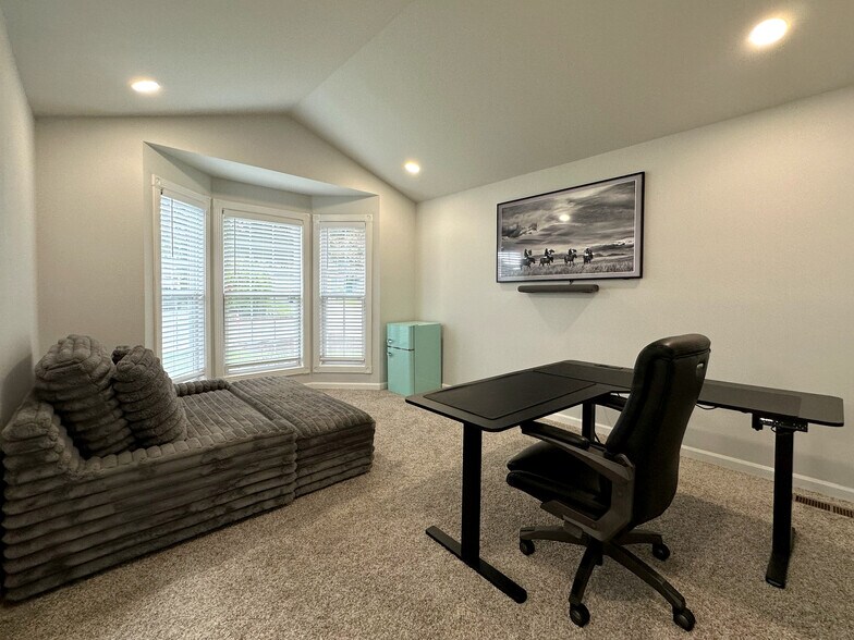 Office/Flex Space 1 - 34426 10th Ave SW