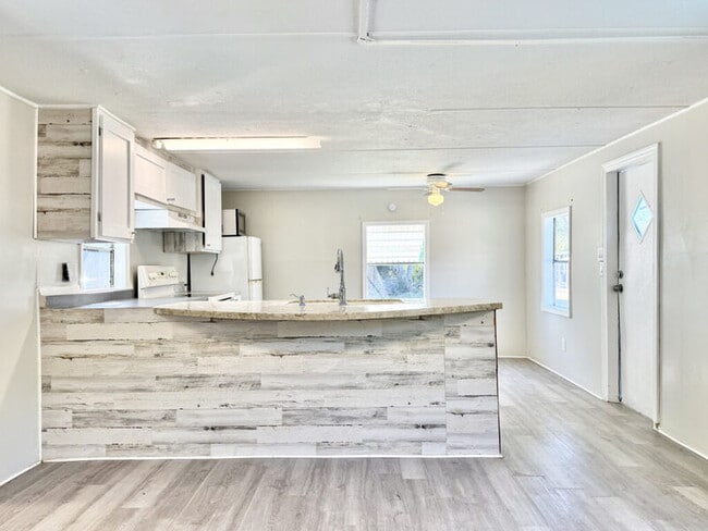 Building Photo - 6519 Sandra Dr