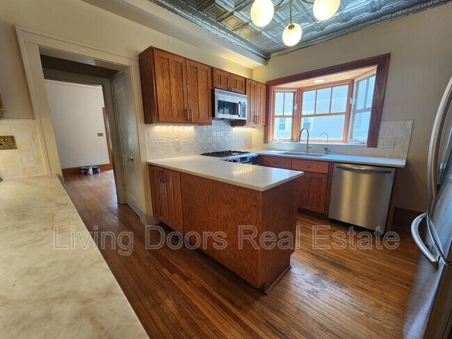 Building Photo - 2300 Sewell St