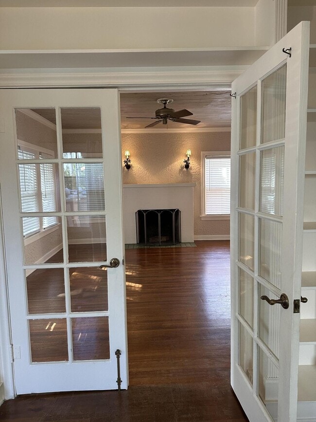 Building Photo - 229 Lakeland Dr