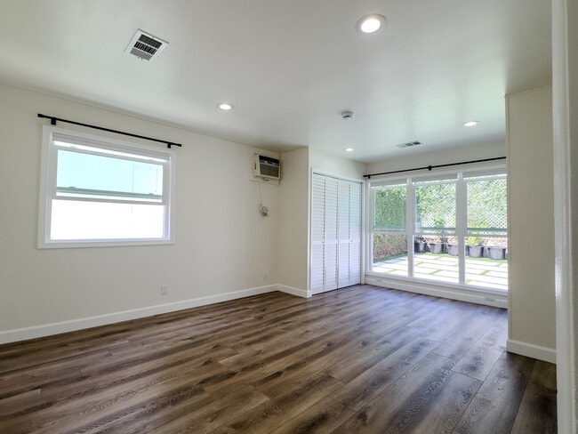 Building Photo - 1509 N Meadows Ave