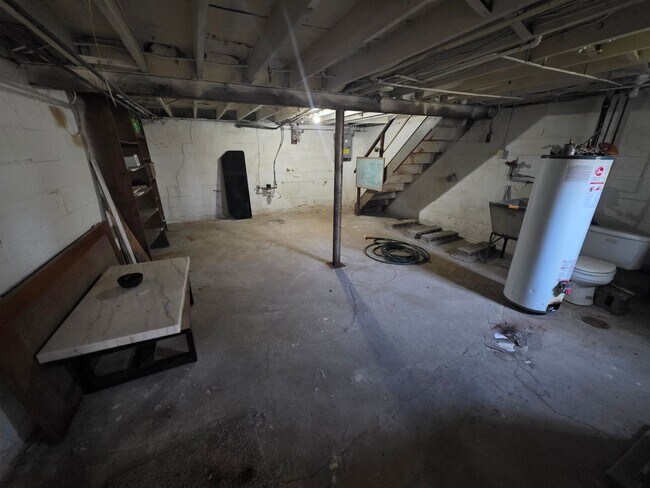 Building Photo - 3-bedroom, 1-bath home in Clairton, PA