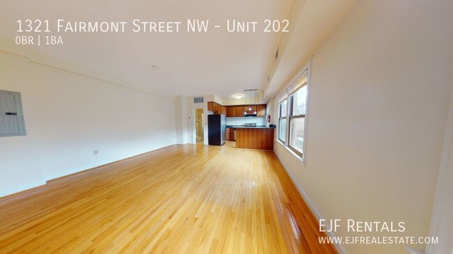 Building Photo - Sleek and Updated Studio Apartment W/Full ...