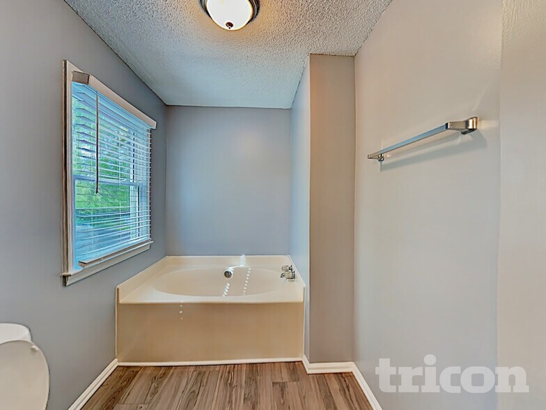 Building Photo - 4860 Country Cove Way