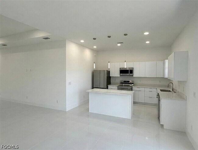 Building Photo - 2726 NW 41st Pl