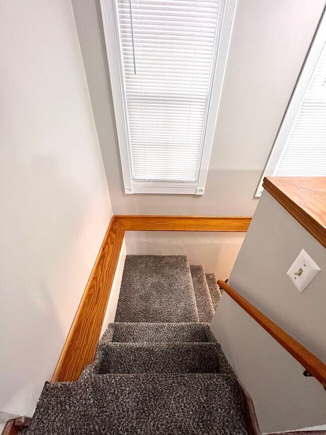 Building Photo - Cute South Omaha 2 bed, 1 bath beauty for only $1,250! COMING SOON!