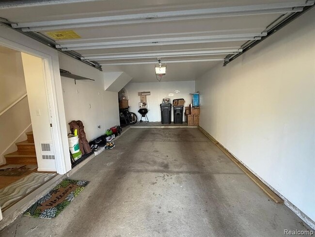 Building Photo - 3635 Reeves Dr