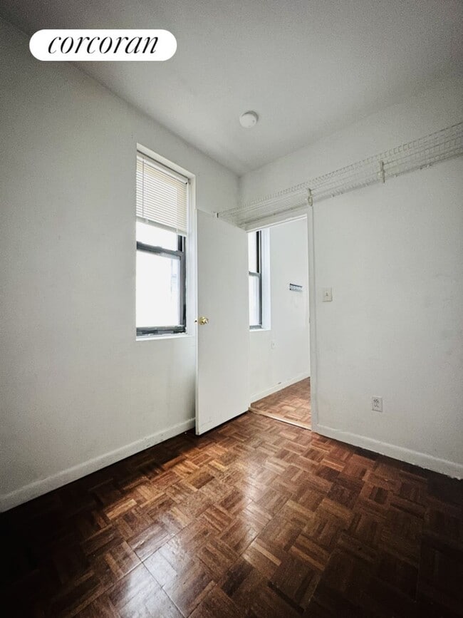 Building Photo - 424 E 66th St