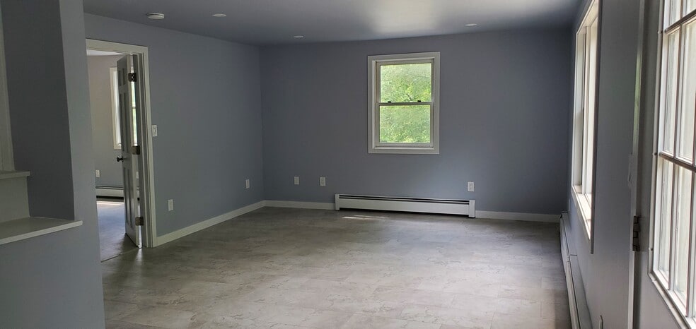 living room - 2014 US Route 3