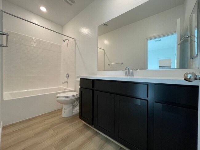 Building Photo - GATED 2 BED 2.5 BATH 2 CAR GARAGE 2 FLOOR TOWNHOUSE IN HENDERSON