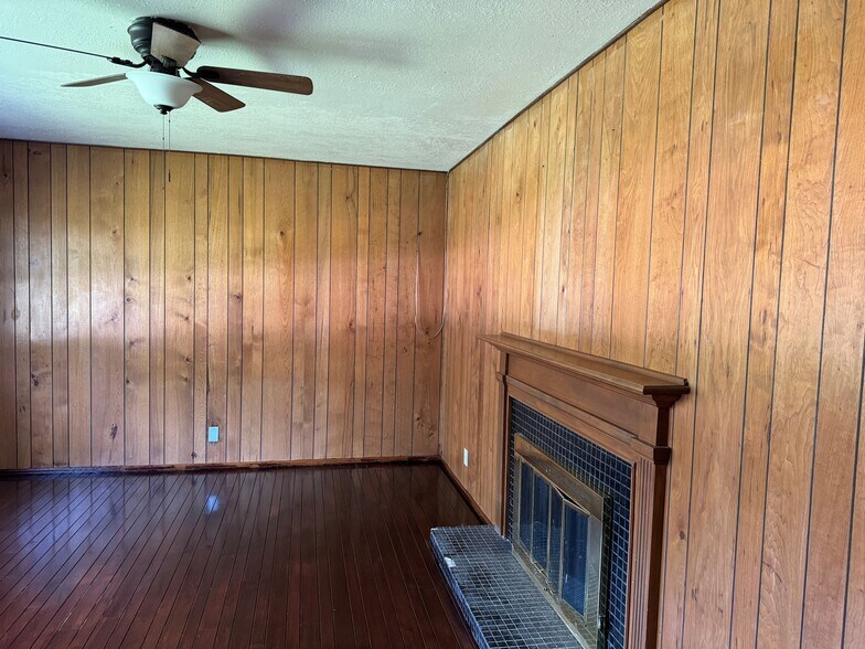 Building Photo - 1617 Somerset Shire Dr