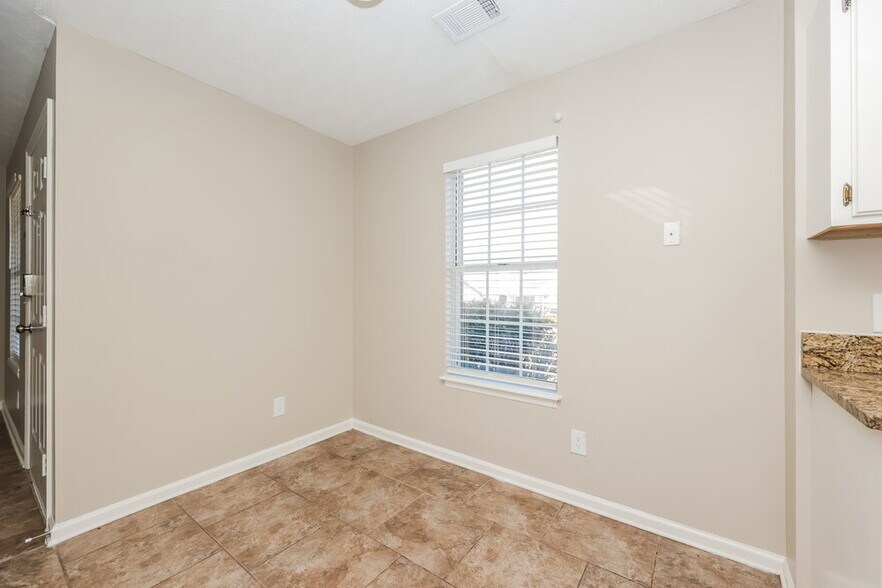 Building Photo - 4104 Pepperwood Dr