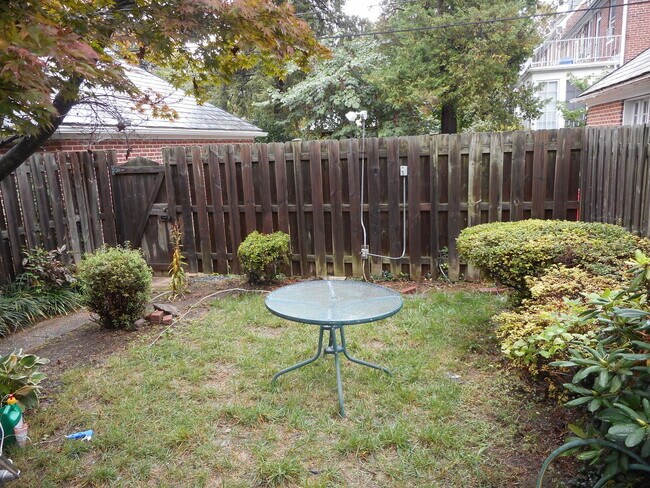 Building Photo - 2026/2027 Off-Campus JHU Spacious 5bd/2ba Rowhome OSP & W/D! Available 6/8
