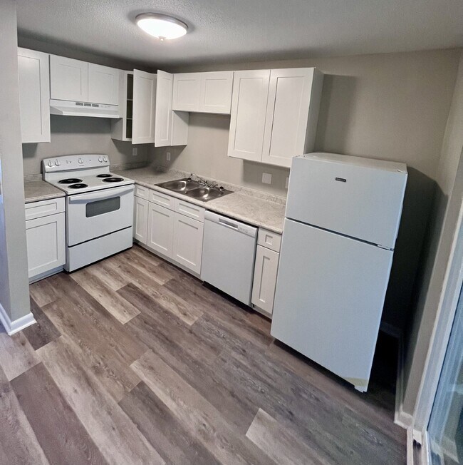 Building Photo - Townhouse available now FOR RENT in Daleville, AL!!