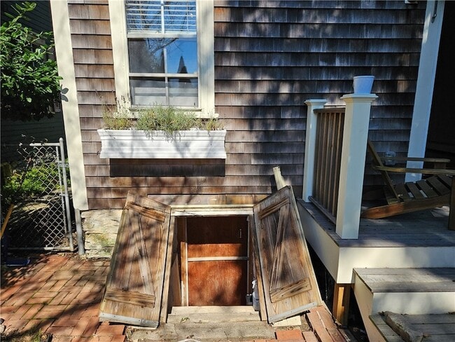 Building Photo - 10 Cherry St