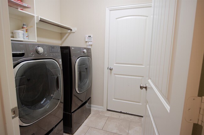 Building Photo - 7042 Bristol Memorial Dr