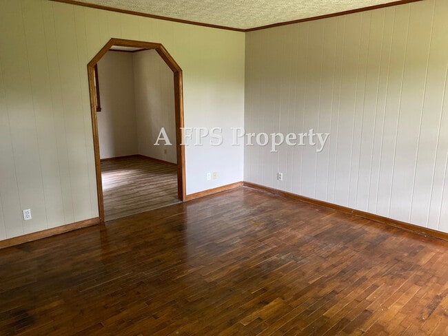 Building Photo - 583 S Holcomb Rd SW
