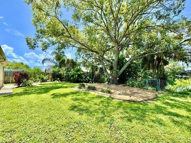 Building Photo - 8134 Winthrop Dr
