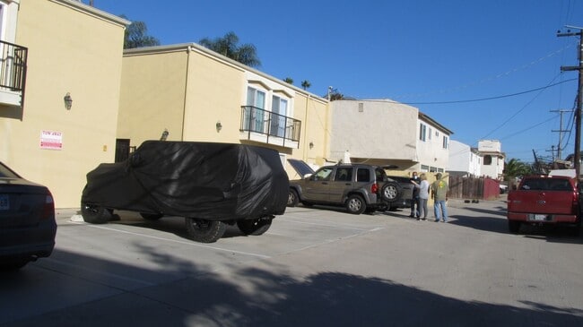 Building Photo - Spacious 1 bedroom at the beach