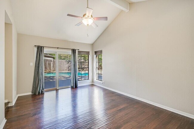 Building Photo - 11601 Three Oaks Trail