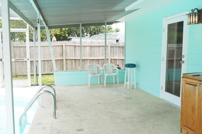 Building Photo - 10154 118th Ave