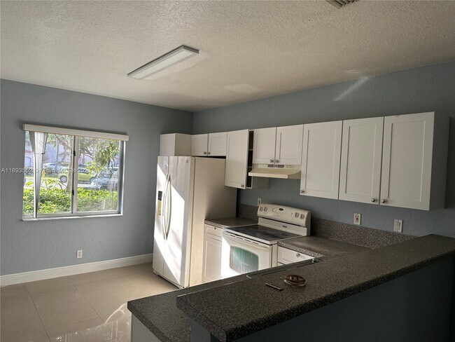 Building Photo - 7653 Tamarac Island Cir