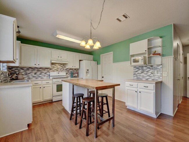 Building Photo - 1466 David Curry Dr