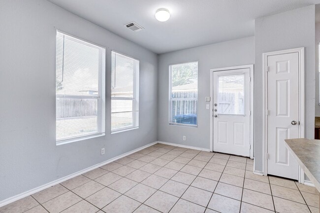 Building Photo - 10302 Lateleaf Oak