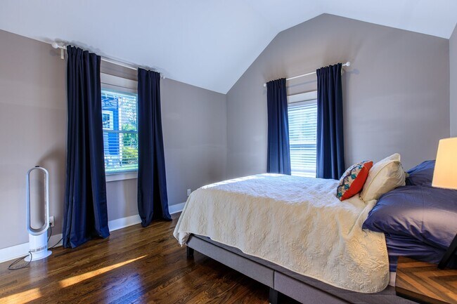 Building Photo - **APPLICATIONS APPROVED!**  Beautiful East Nashville Home on Porter for Lease!!