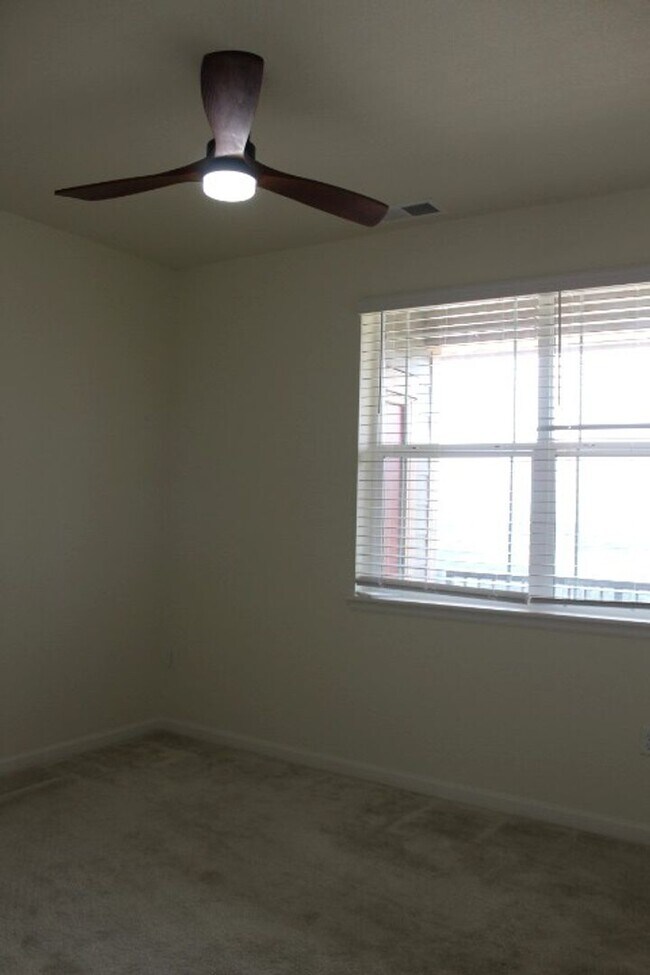 Building Photo - Chatfield Bluffs Condo w/ 3 BR/3 BA!!