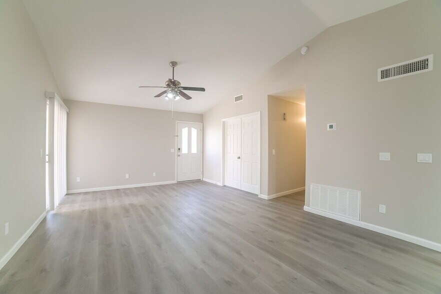 Building Photo - 7522 W Kerry Ln