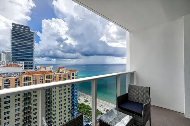 Building Photo - 3140 S Ocean Dr