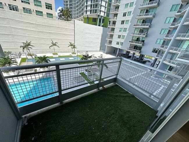 Building Photo - 690 SW 1st Ct