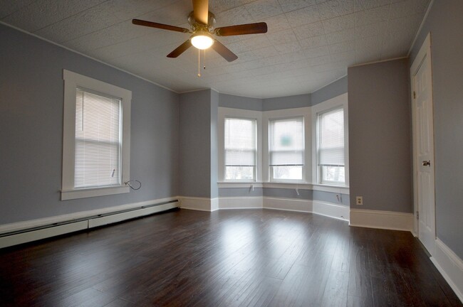 Building Photo - 475 Water St