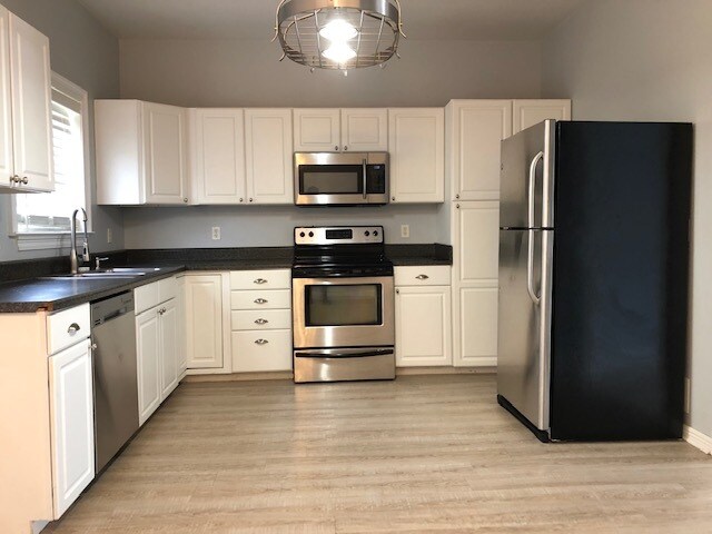 Building Photo - 580 Peyton Dr