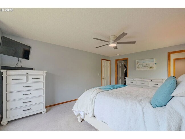Building Photo - Spacious 4BR, 3 Bath House in Felida