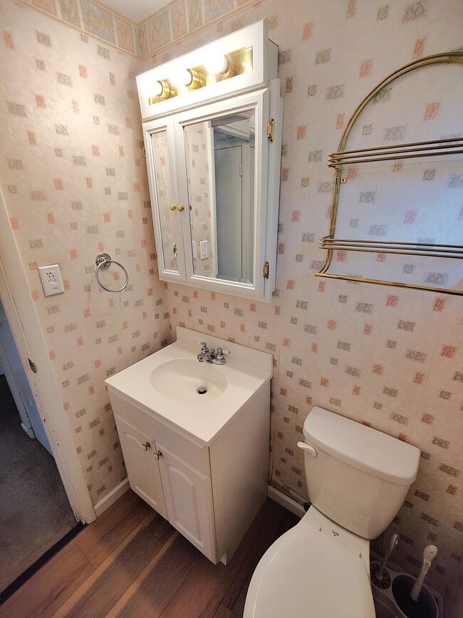 Building Photo - *Recently Updated 3BD/2.5BA Available for ...