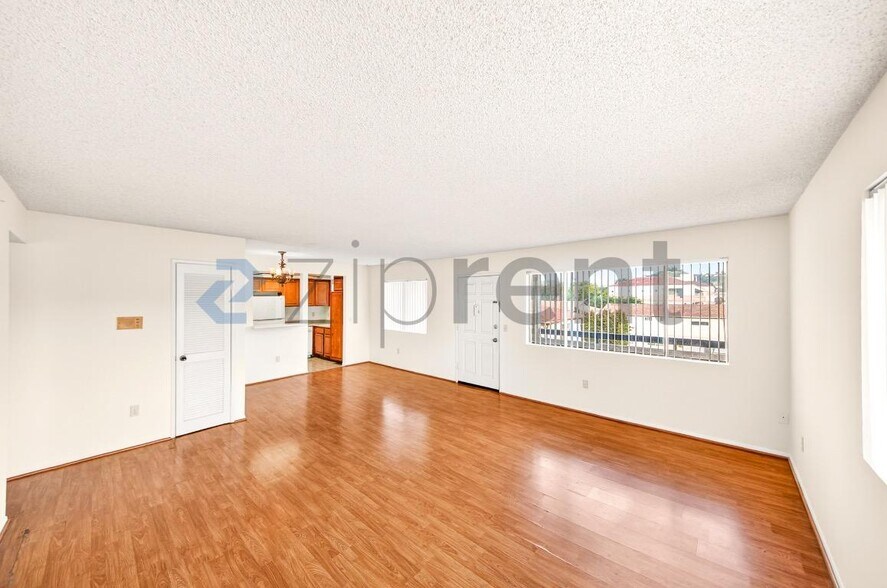 Building Photo - 1004 E Garfield Ave