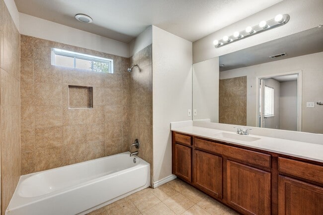 Building Photo - 598 Harbour Town Dr