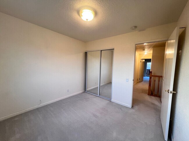Building Photo - $500 OFF FIRST MONTH'S RENT!!!  BEAUTIFUL TWO LEVEL 3BD/3BA HOME AVAILABLE IN NEWARK, CA !!!!!!