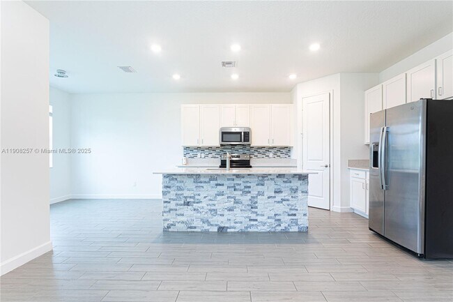 Building Photo - 4830 Navali Dr