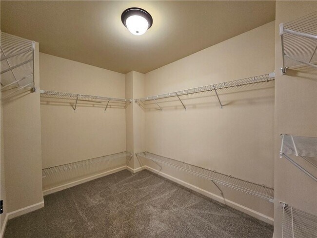 Building Photo - 3155 Stonecrest Dr