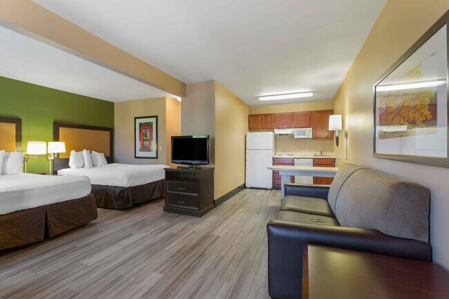 Building Photo - Furnished Studio-Phoenix - Airport - E. Oa...